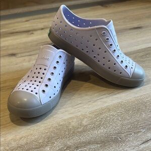 Native Jefferson Slip-On Shoes in Light Purple and Gray